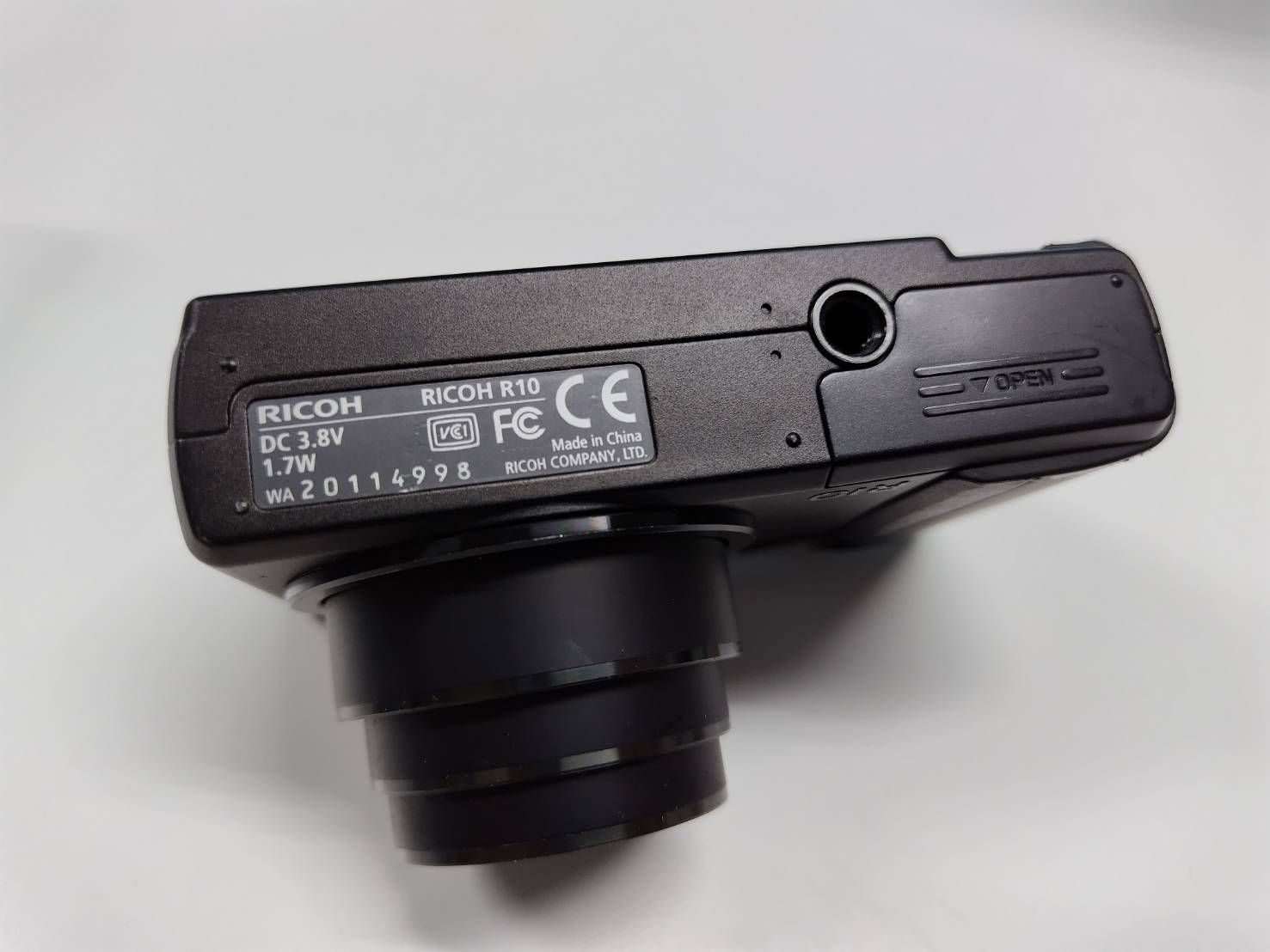 RICOH R10 デジタルカメラ - メルカリ