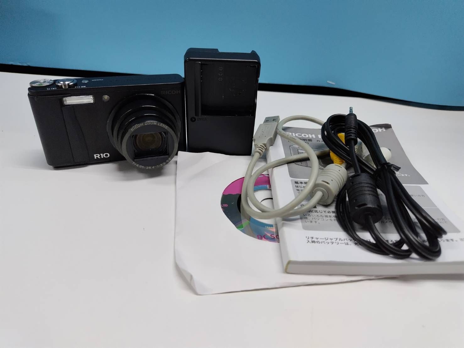 RICOH R10 デジタルカメラ - メルカリ