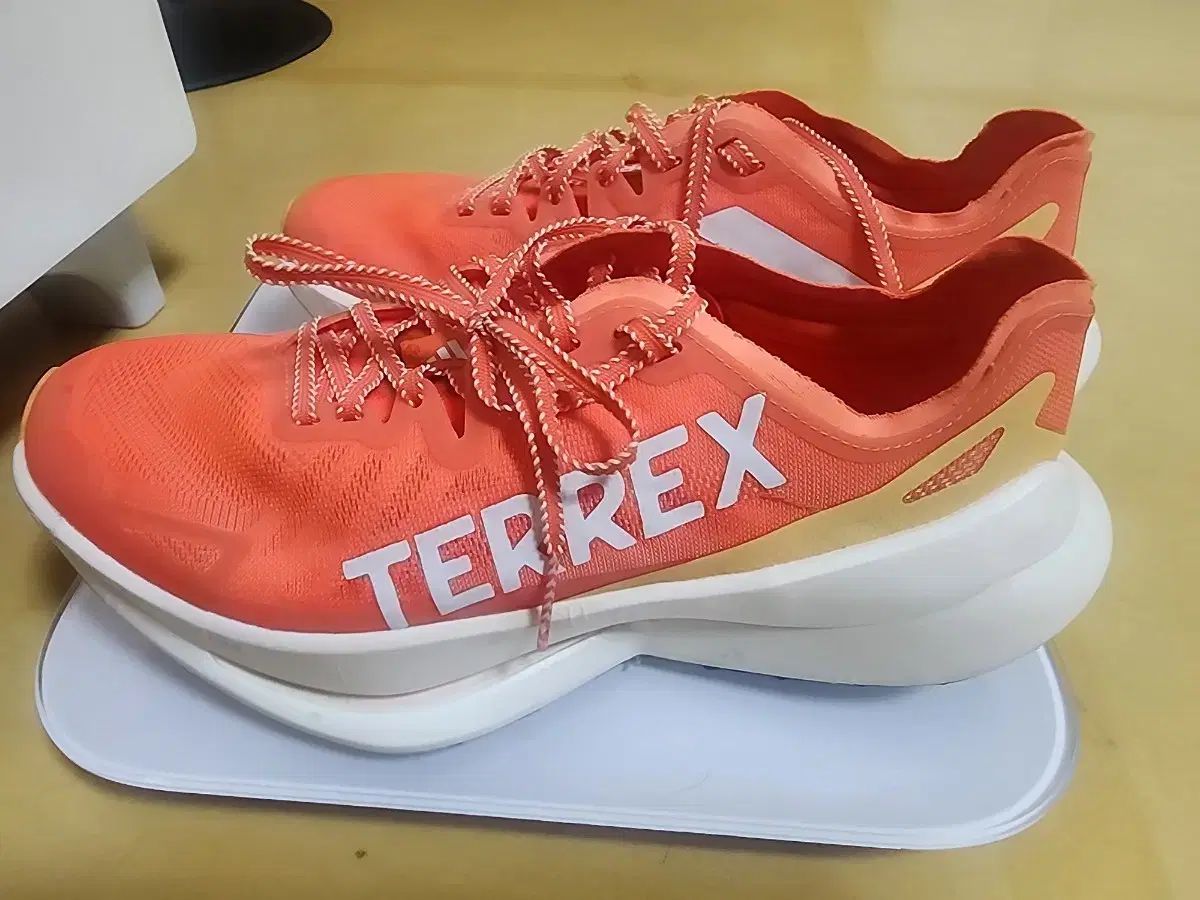 アディダス テレックス イグラフィック スピード ウルトラ 260