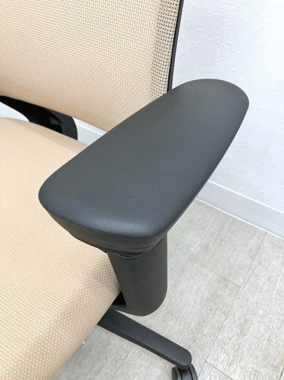 可動肘付ミトラ2チェア C04