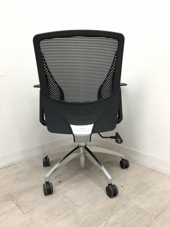  品 オカムラ 固定肘付ビラージュチェア 8VCM1C ブラック キッズチェア オフィスチェア ワークチェア 椅子 チェア