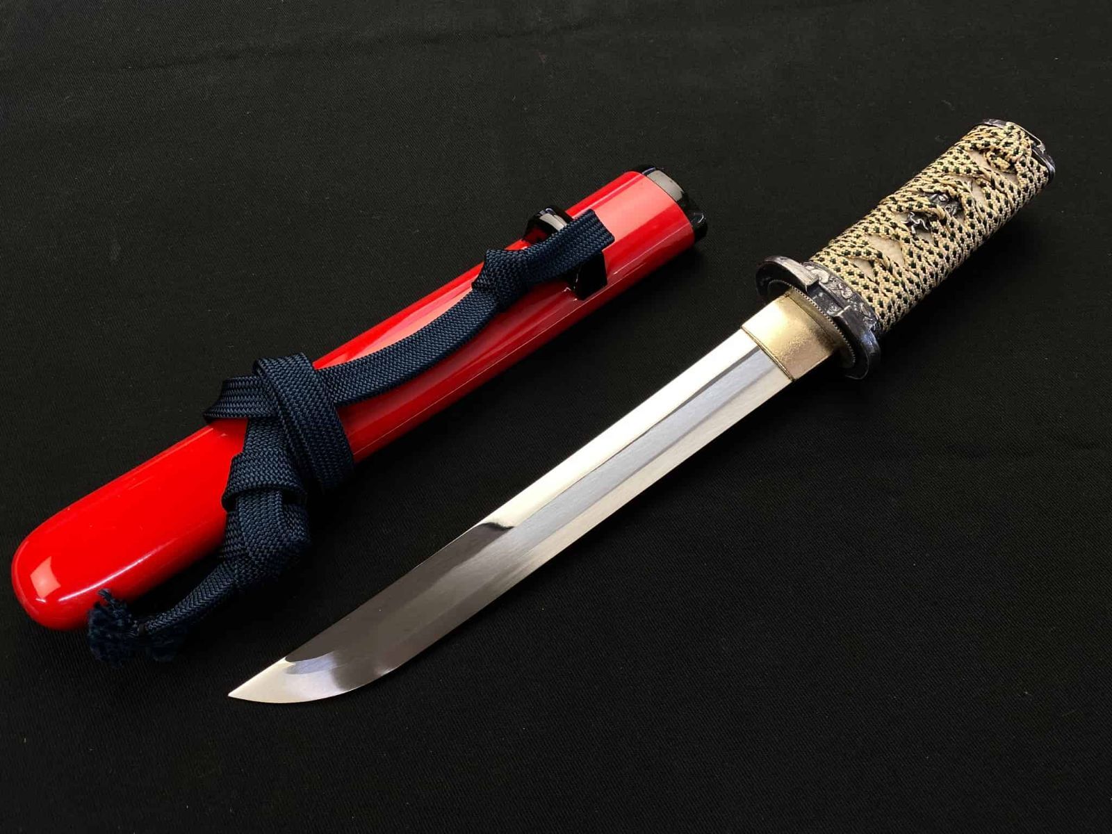 V ROAD 模造刀 短刀 御守刀 糸巻柄6寸 朱鞘 紺紐 モデル 刀袋 房 付き