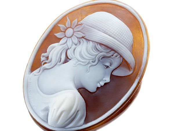 ジュエリー ディルーカ社 ジョバンニ ヴェントレスカ作 帽子の女性像 シェルカメオルース 60.4ｍｍ×44.6ｍｍ a 2980 i