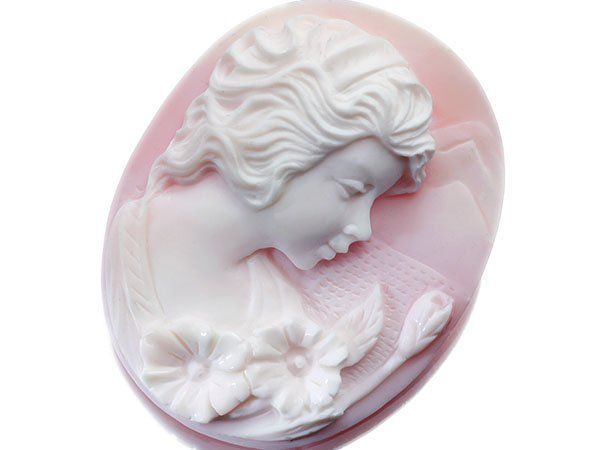 ジュエリー 作家品 サイン刻印有 花と儚げな女性 コンクシェルカメオルース 45.3ｍｍ×36.1ｍｍ a 2987-i