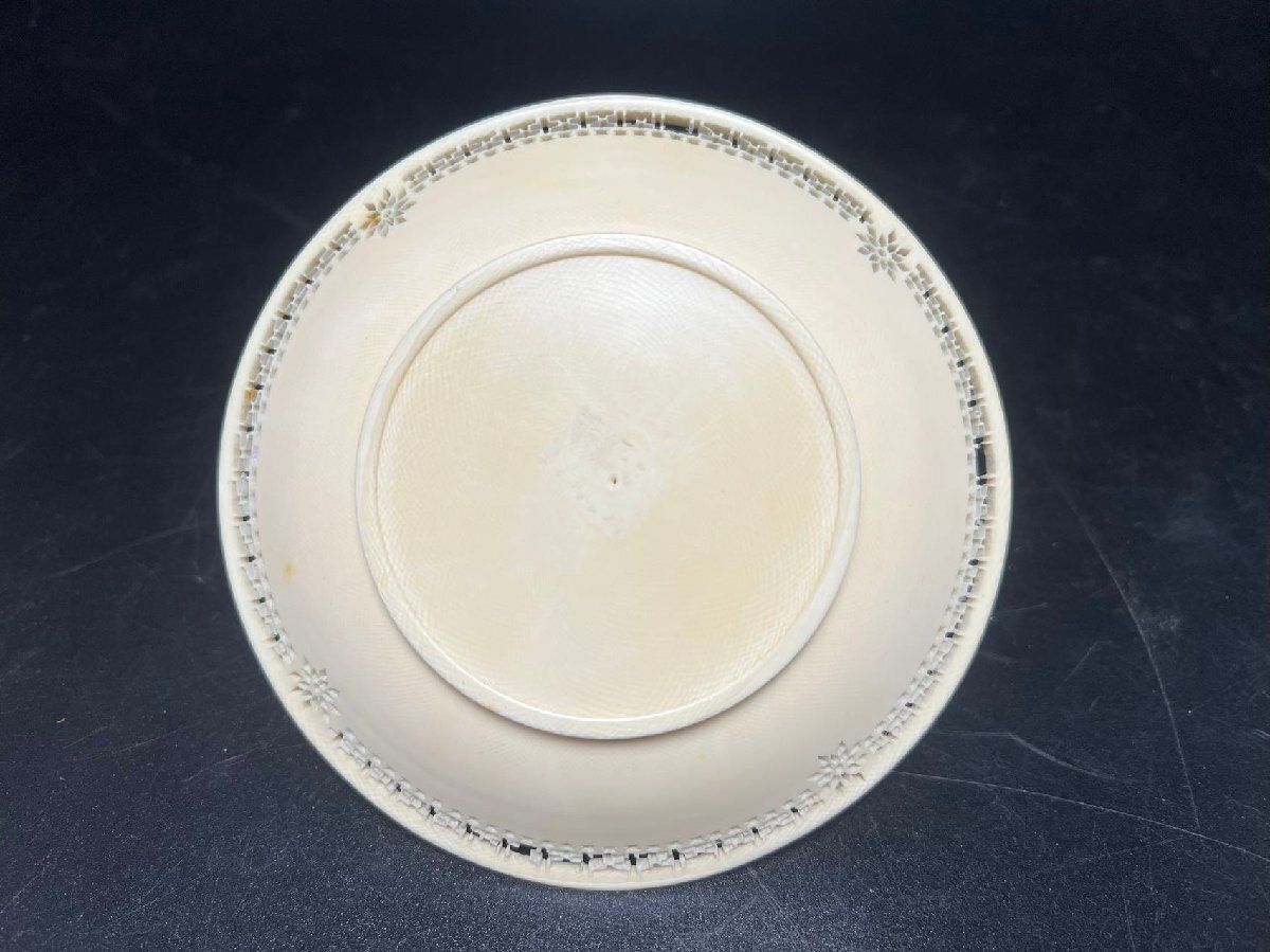 MR-01570 中国美術 細密透かし花彫り置物。天然素材彫刻 時代物 重