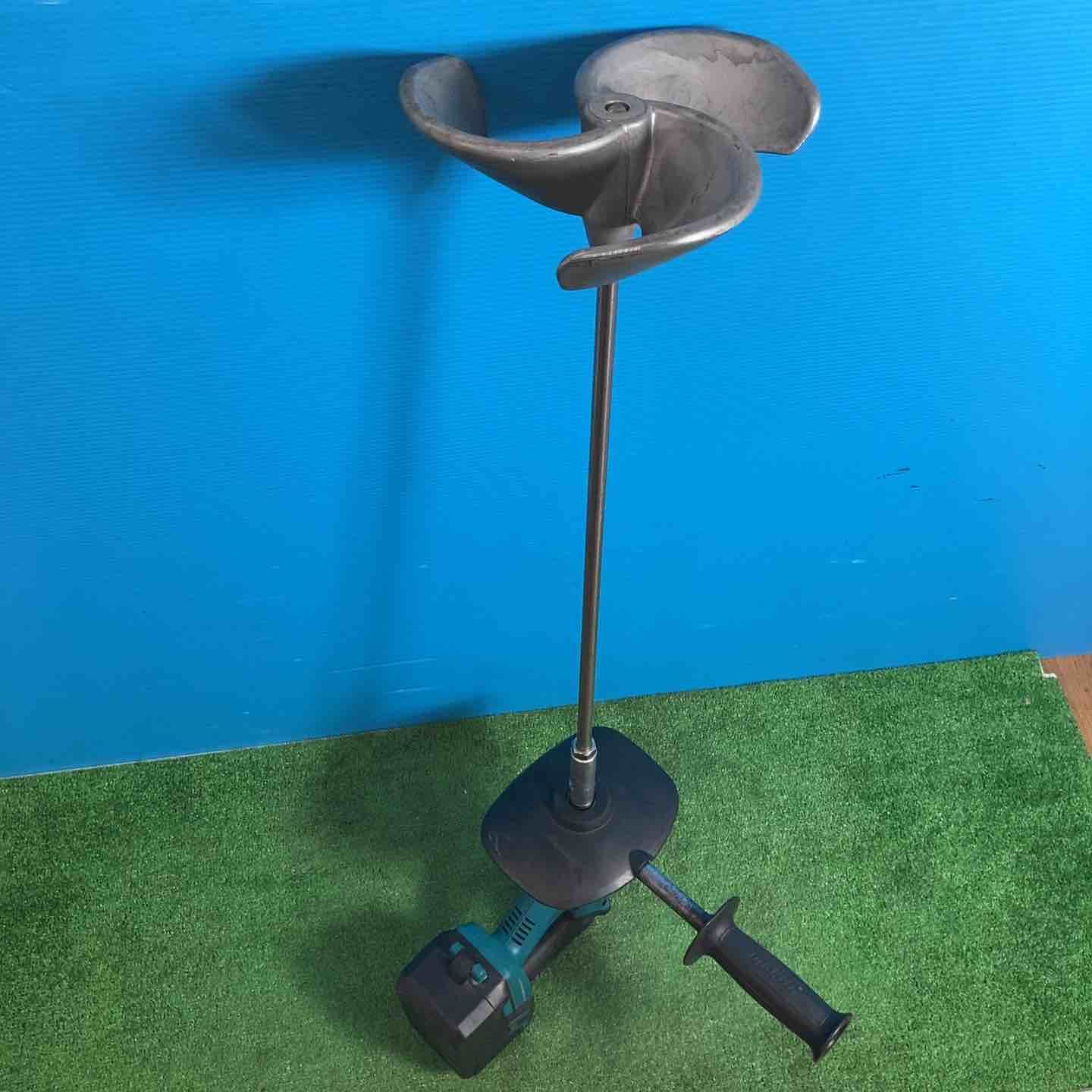 マキタ makita コードレスかくはん機 UT 130 DZ 18 V 5.0 Ahバッテリー 付き