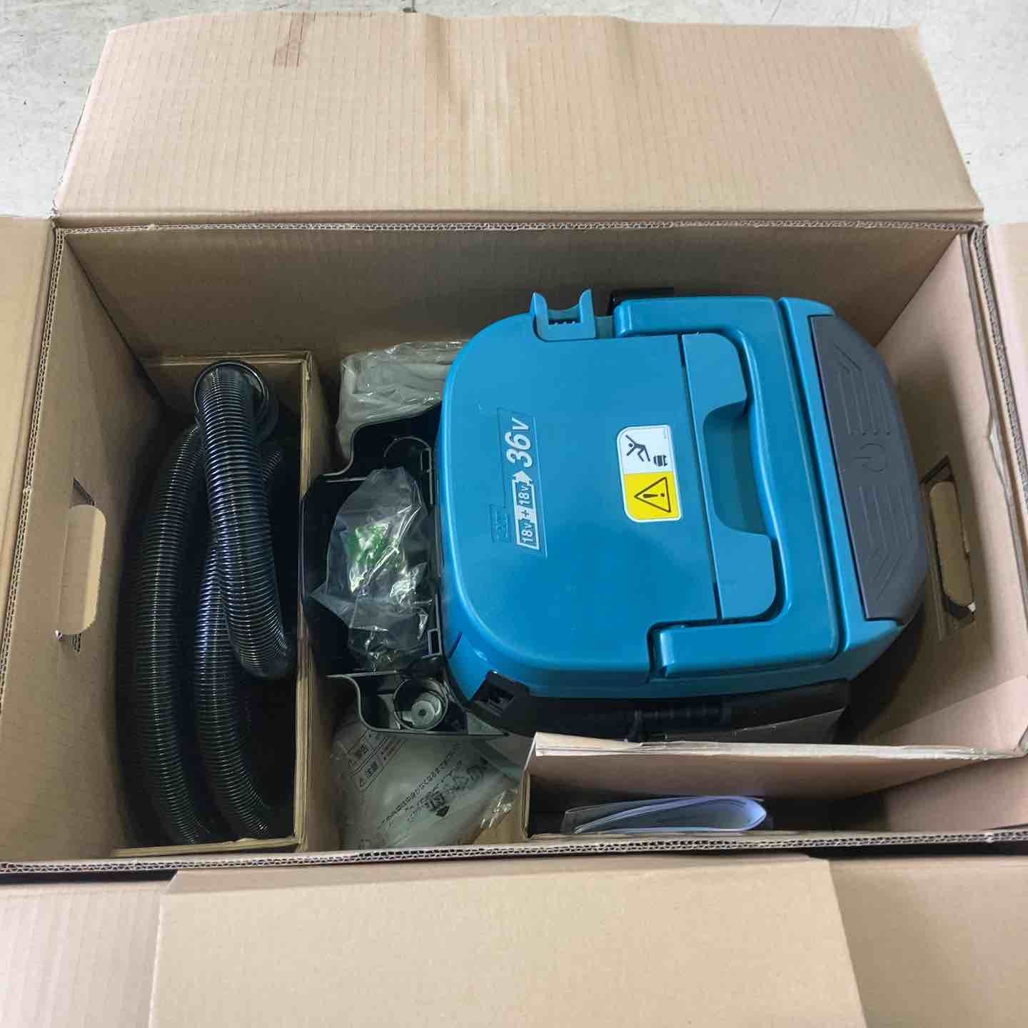 マキタ makita 粉じん コードレス集じん機 VC 157 DZ