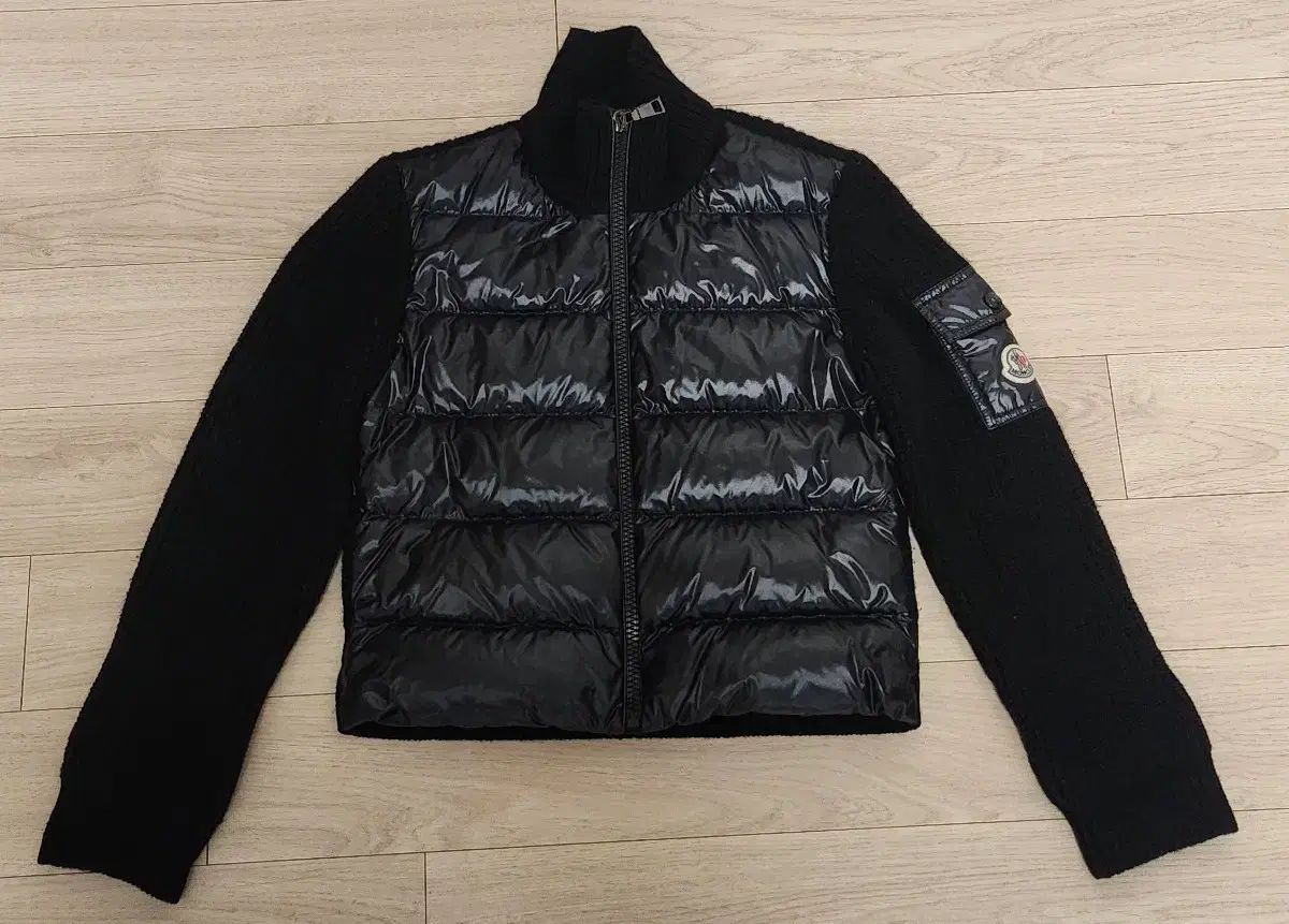 モンクレール キッズ ブラック ダウン ニット カーディガン トリコット カーディガン 8A size