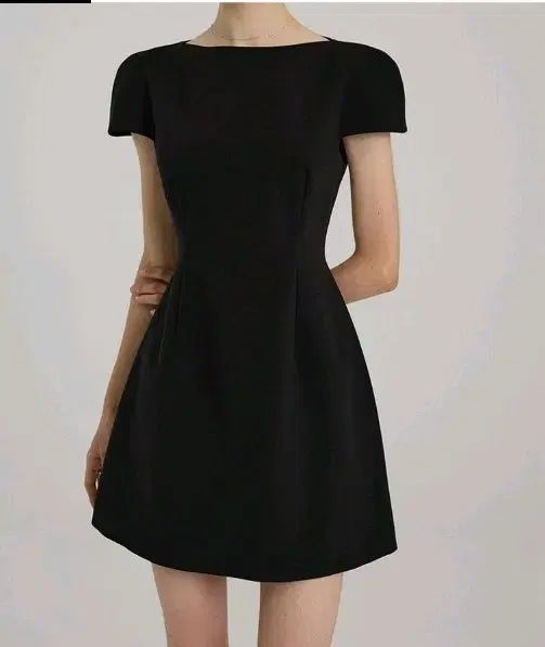 フローオム ミニワンピース ゲストルック