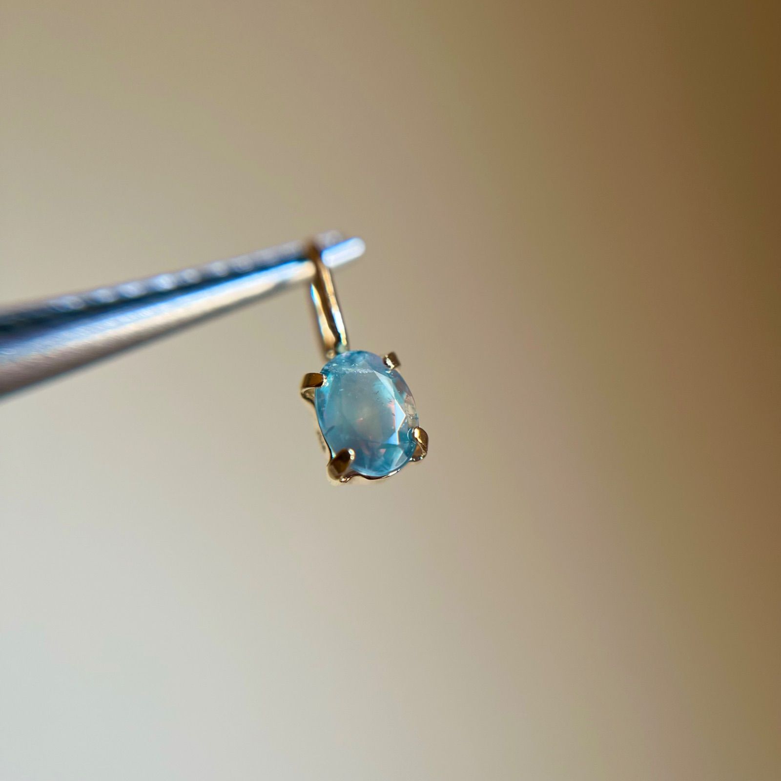 K18 天然石アレキサンドライトoval希少 レア ペンダントトップ