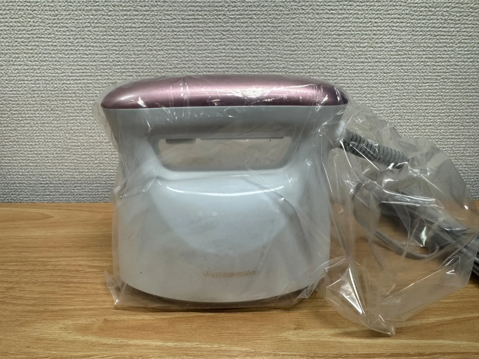 未使用保管品 パナソニック 衣類スチーマー NI-FS550 ペールピンク調