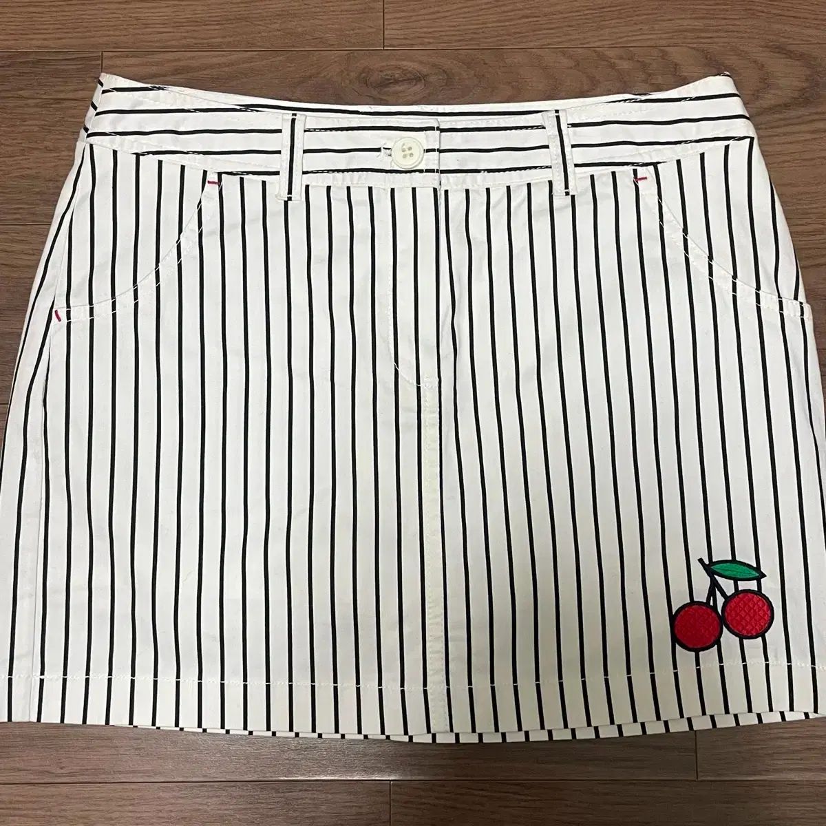 新作登場，低価 ワイドアングル レディース ゴルフウェア 白 プリーツ スカート その他