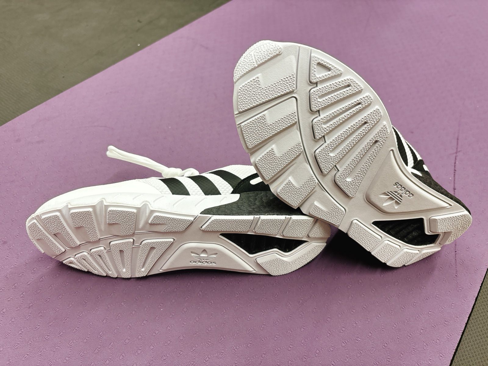 adidas】Zx 1K Boost スケートシューズ、ホワイト&ブラック 26.0cm