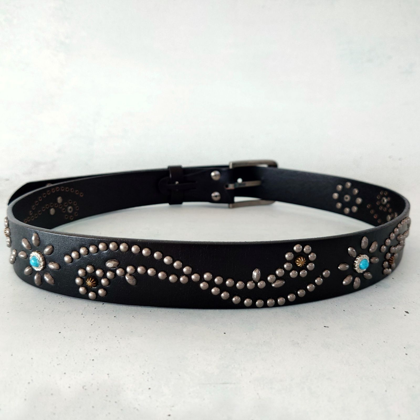 牛革 スタッズベルト オリジナル フラワーモチーフ ターコイズ レザー