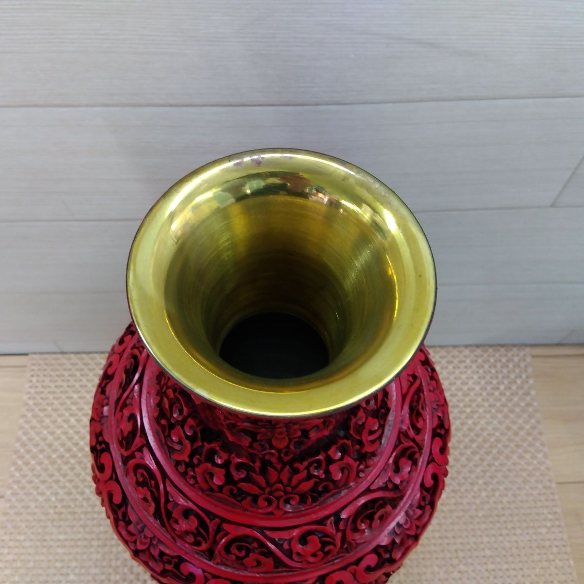 中国美術 内七宝黒胎堆朱彫漆彫刻大花瓶 堆朱 骨董品 美術品 中古 送料