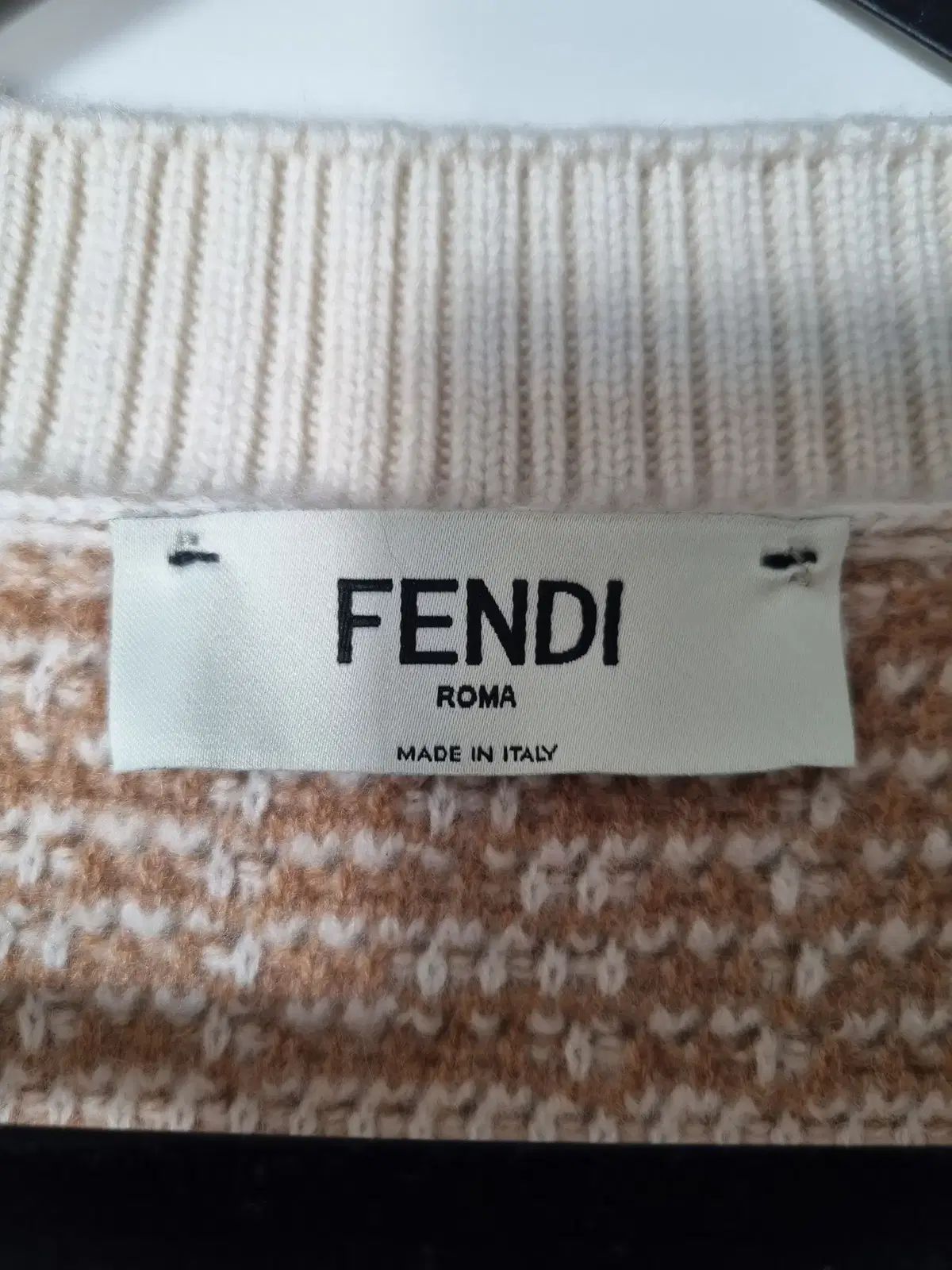 新品同様百貨店購入 FENDI フェンディ カシミア ffロゴ ニット
