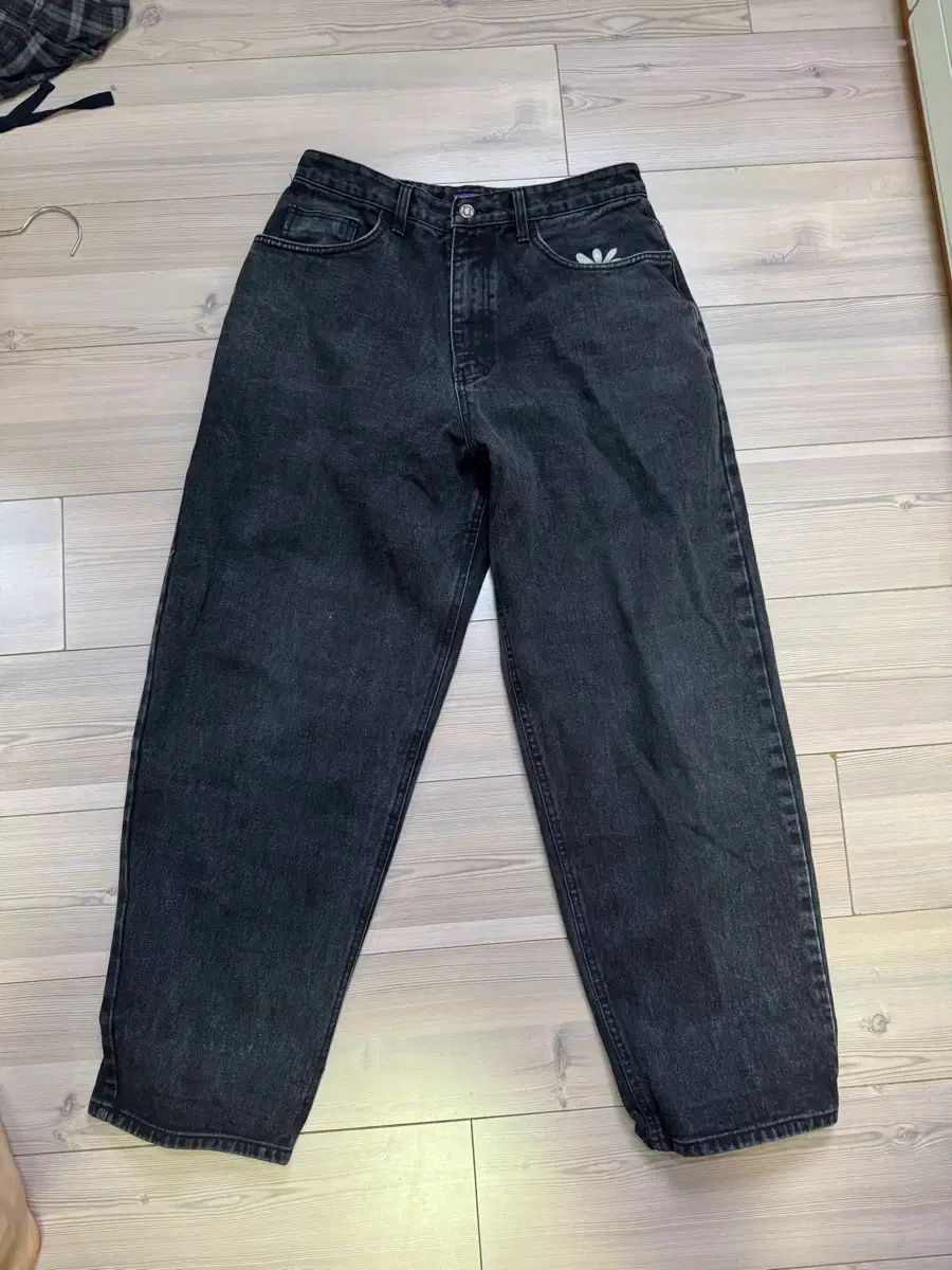 LABROS 黒デニムパンツ デイジー刺繍 LABROS 黒デニムパンツ デイジー刺繍 楽天市場】ラブロス LABROS