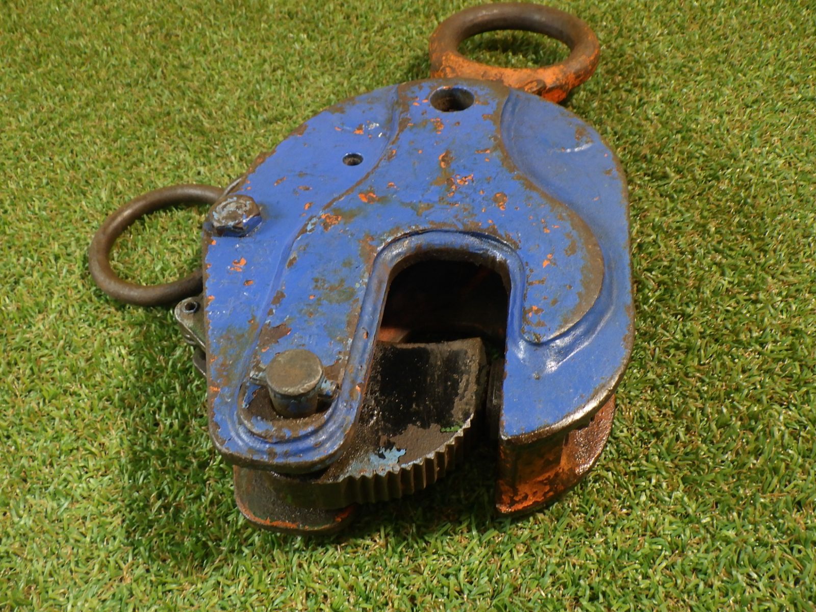 鋼材を縦方向に吊り上げる為に