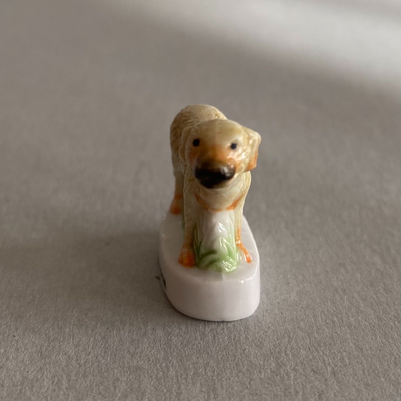 ラブラドールのフェーブ／犬／動物／フランス雑貨／陶器ミニチュア
