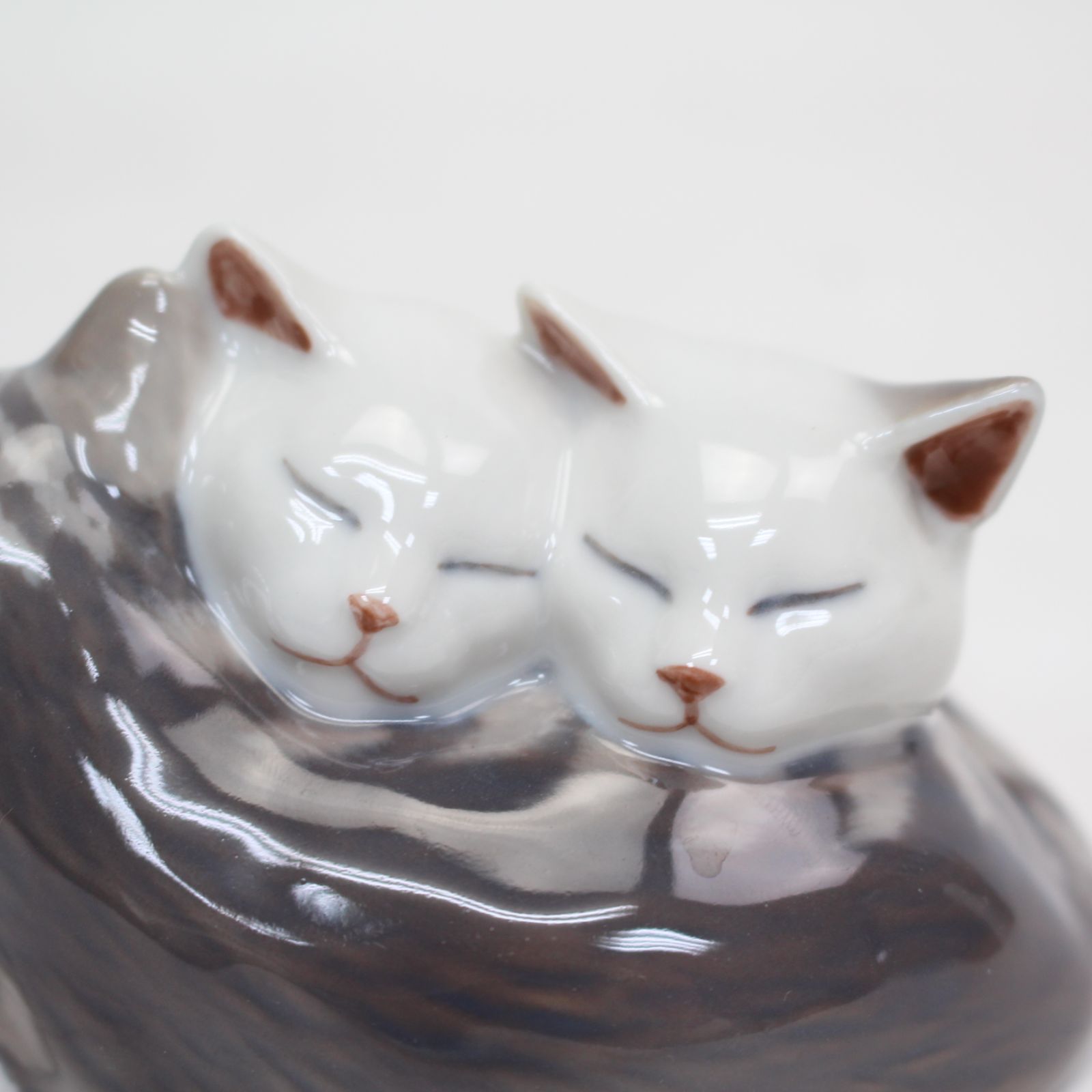 IS579)【美品】ロイヤルコペンハーゲン 抱き合う猫 眠り猫 陶製