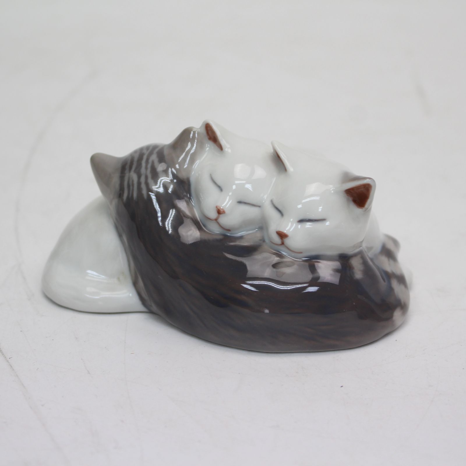 ロイヤルコペンハーゲン 猫の置物 陶器 IS579)【美品】ロイヤルコペンハーゲン 抱き合う猫 眠り猫 陶製