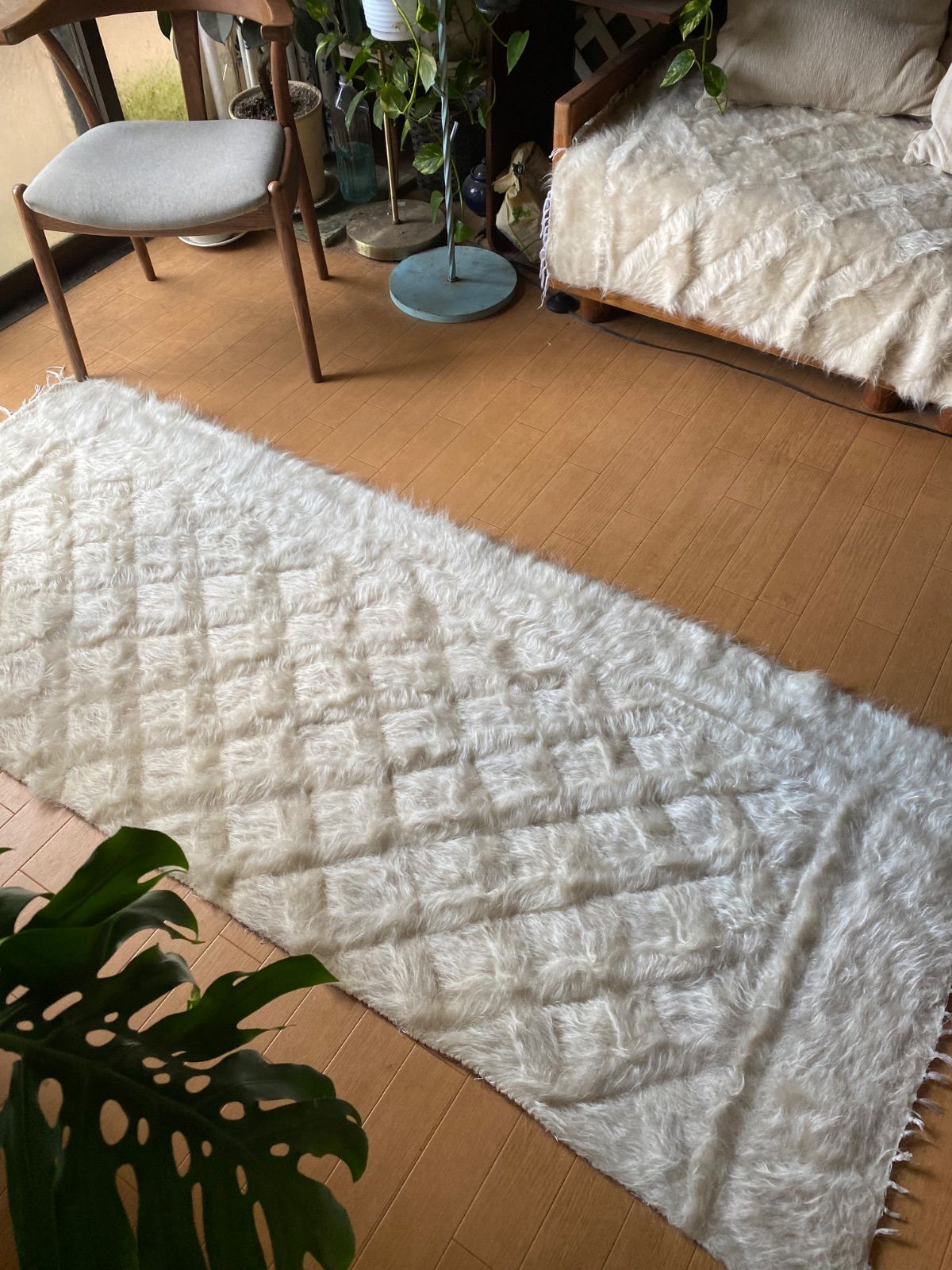 ヴィンテージシイルトバ のみの色々使いやすいサイズ ソファには最適 二つ折りにすれば椅子カバーやモフモフ×2の最高に暖かいクッションにも 古い時代の最 のモヘアで織られた贅沢なバッタニイェシイルトは現地直 で