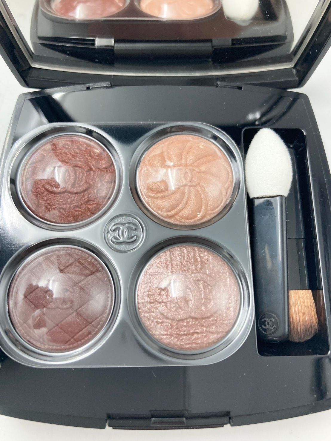 CHANEL レ キャトル オンブル ブトン 219 ブトン クチュール アイ