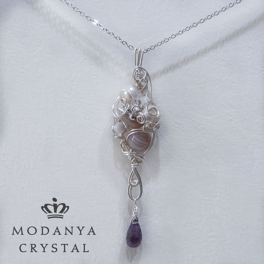 ボツワナアゲート+淡水パール+アメジストの揺れるワイヤーペンダント