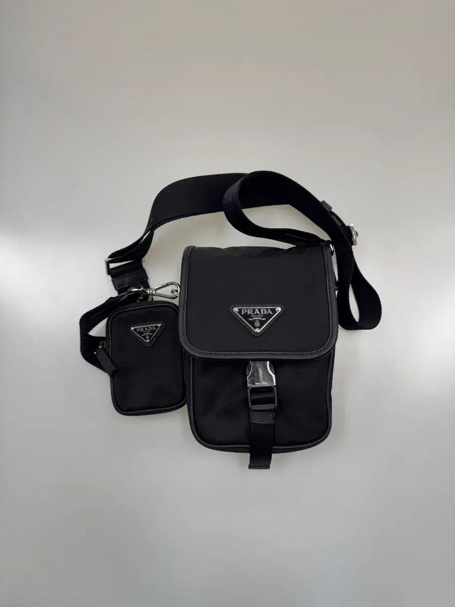 プラダ リナイロン サフィアーノ ショルダーバッグ