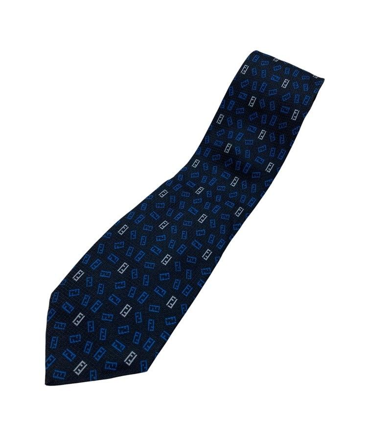 FENDI フェンディ ネクタイ ズッカ FFロゴ シルク ナイロン 高級 FENDI フェンディ ズッカ柄 ネクタイ シルク100％ ダークネイビー 中古