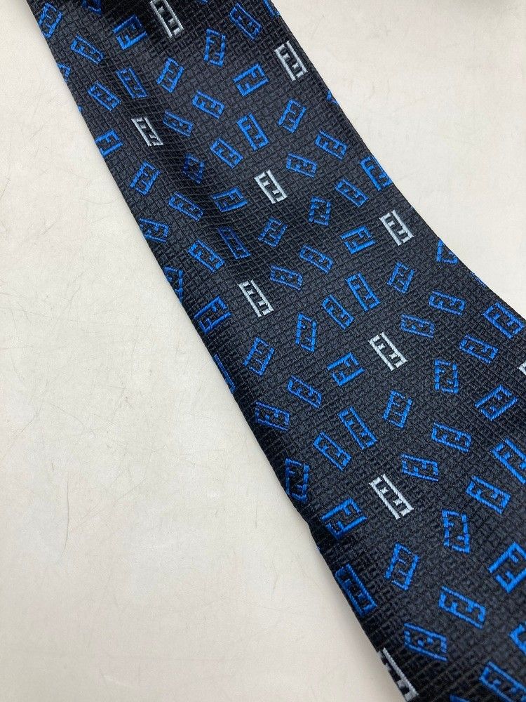 FENDI フェンディ ズッカ柄 ネクタイ シルク100％ ダークネイビー 中古