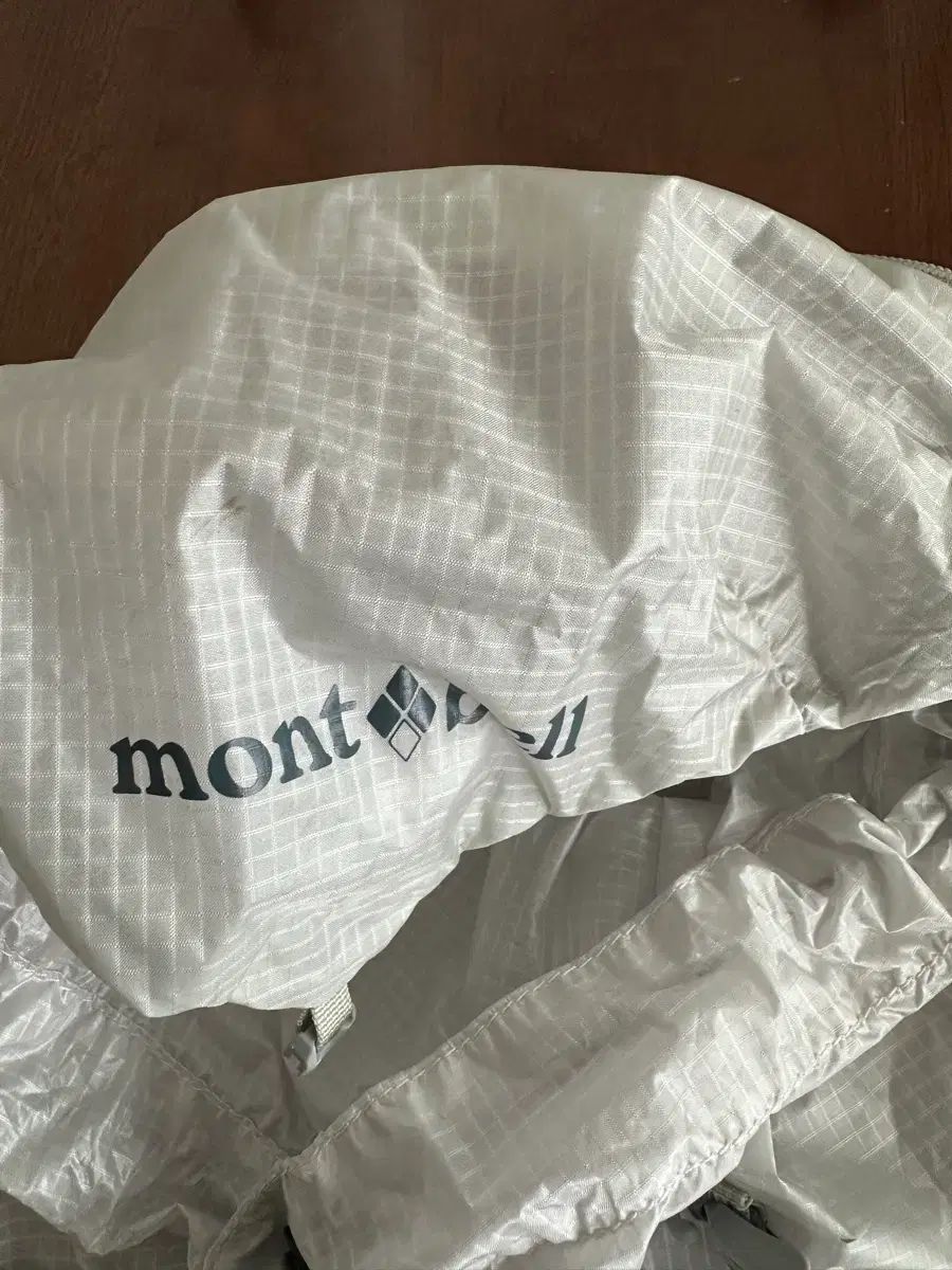 モンベル バーサライト パック 20 バックパック アイス 白 ライトグレー