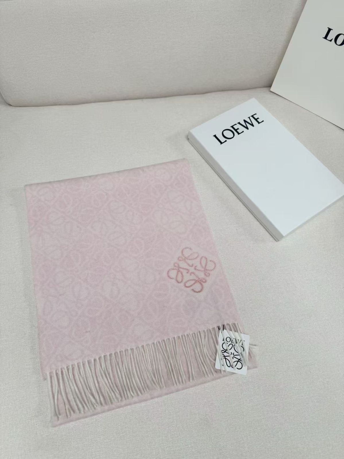 LOEWE アナグラム 透かしジャカード カシミヤブレンド スカーフペールピンク