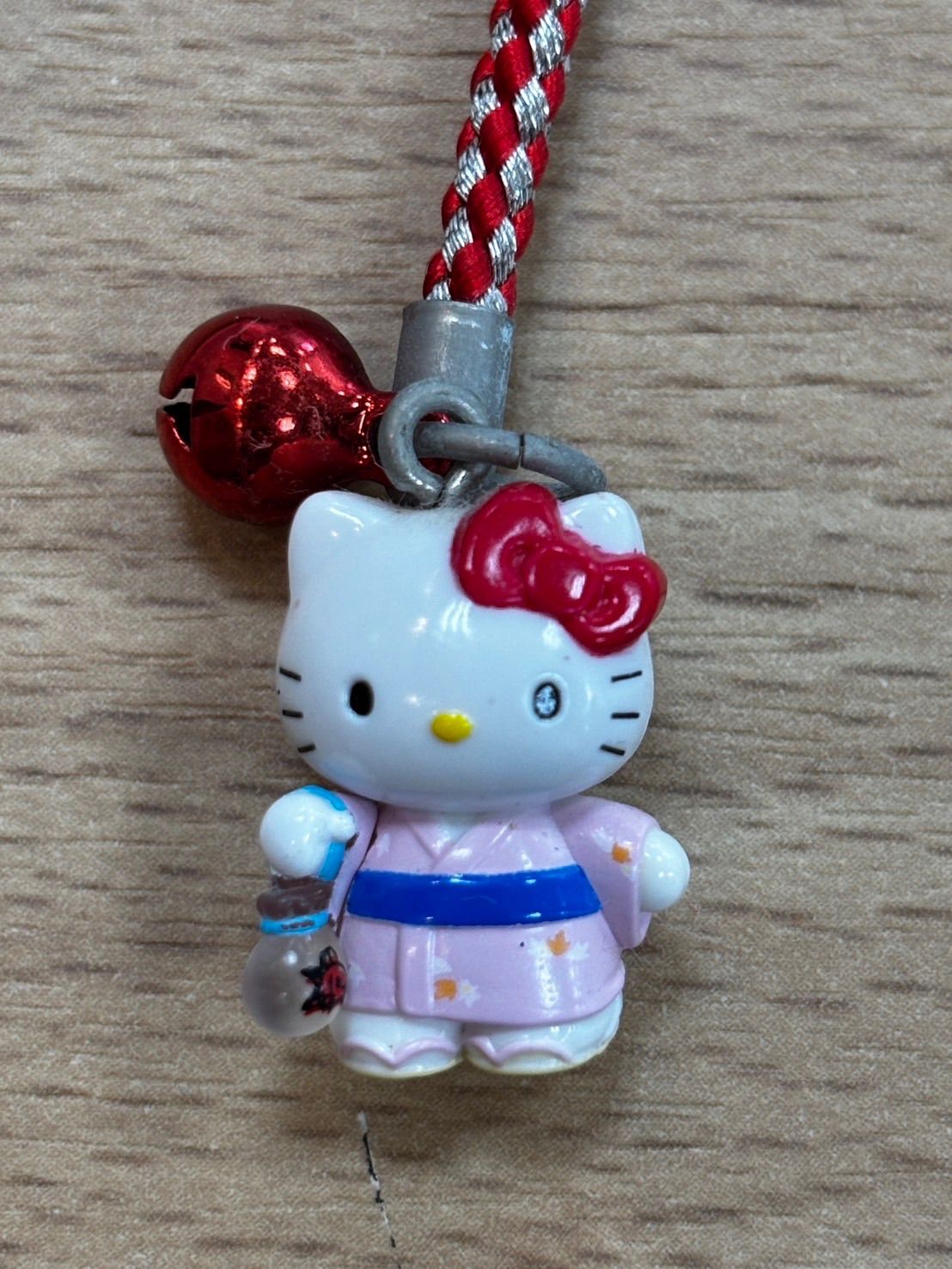 GO155 ハローキティ 熱海限定 ご当地 根付けストラップ - メルカリ