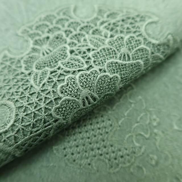✾まめ藤✾ 蘇州刺繍 正絹 着物 サマーグリーンに感動を呼ぶ雪輪の舞 色無地付下げ T-97