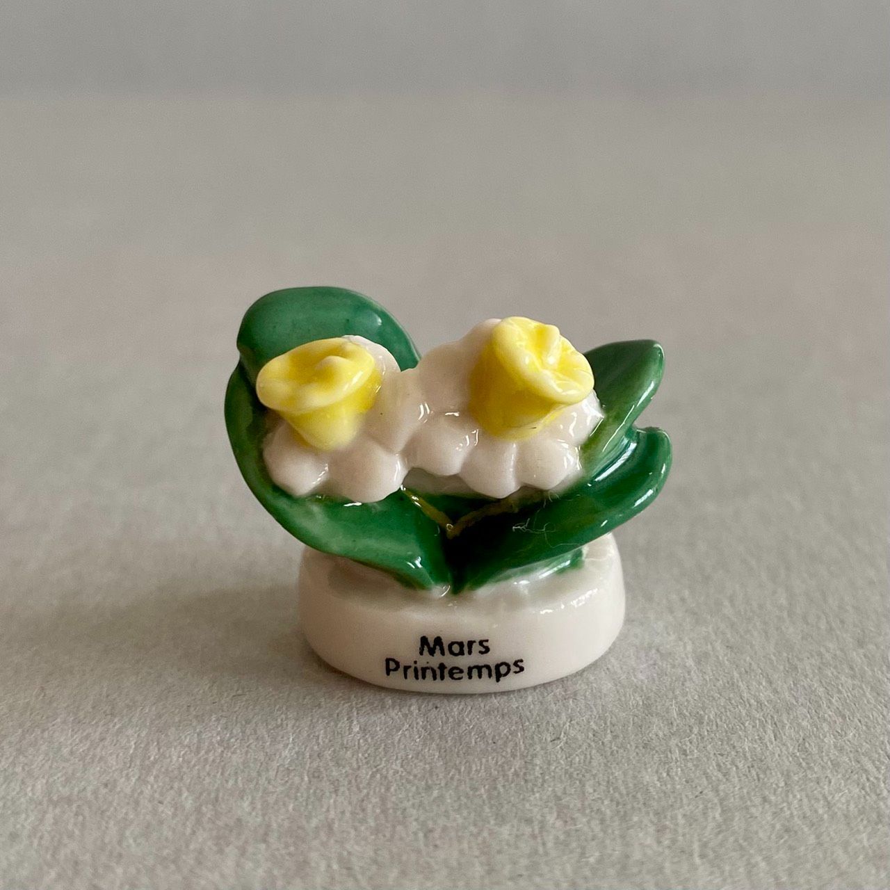 フランスのマルシェ　レア　フェーブ　ヴィンテージ　陶器　フランス　ミニチュア スズランのフェーブ／春の花／フランス雑貨／陶器ミニチュア