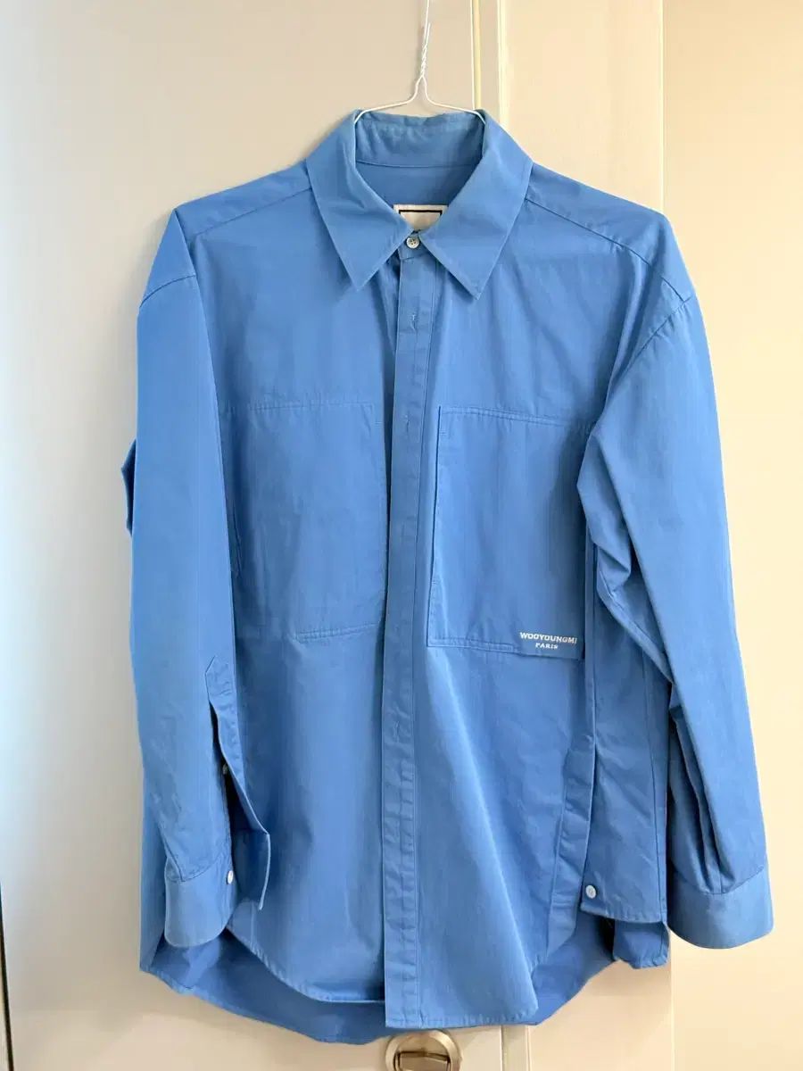 ウーヨンミ バックロゴ ブルー シャツ 46