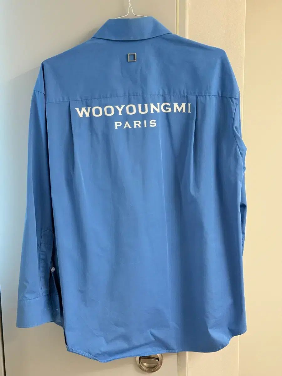 ウーヨンミ バックロゴ ブルー シャツ 46