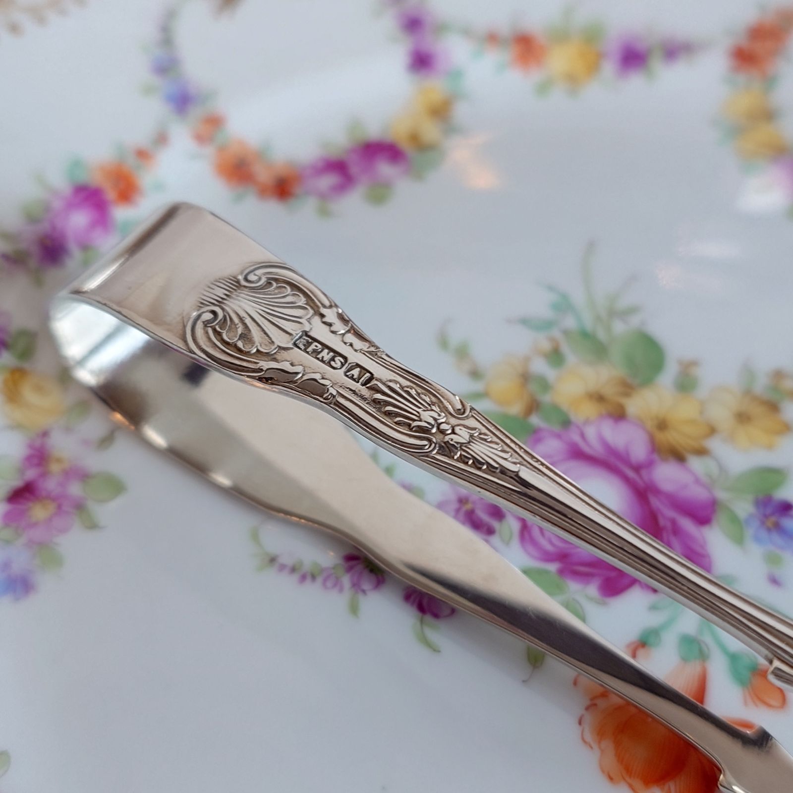 イギリス アンティーク シルバートング シュガートング キングス