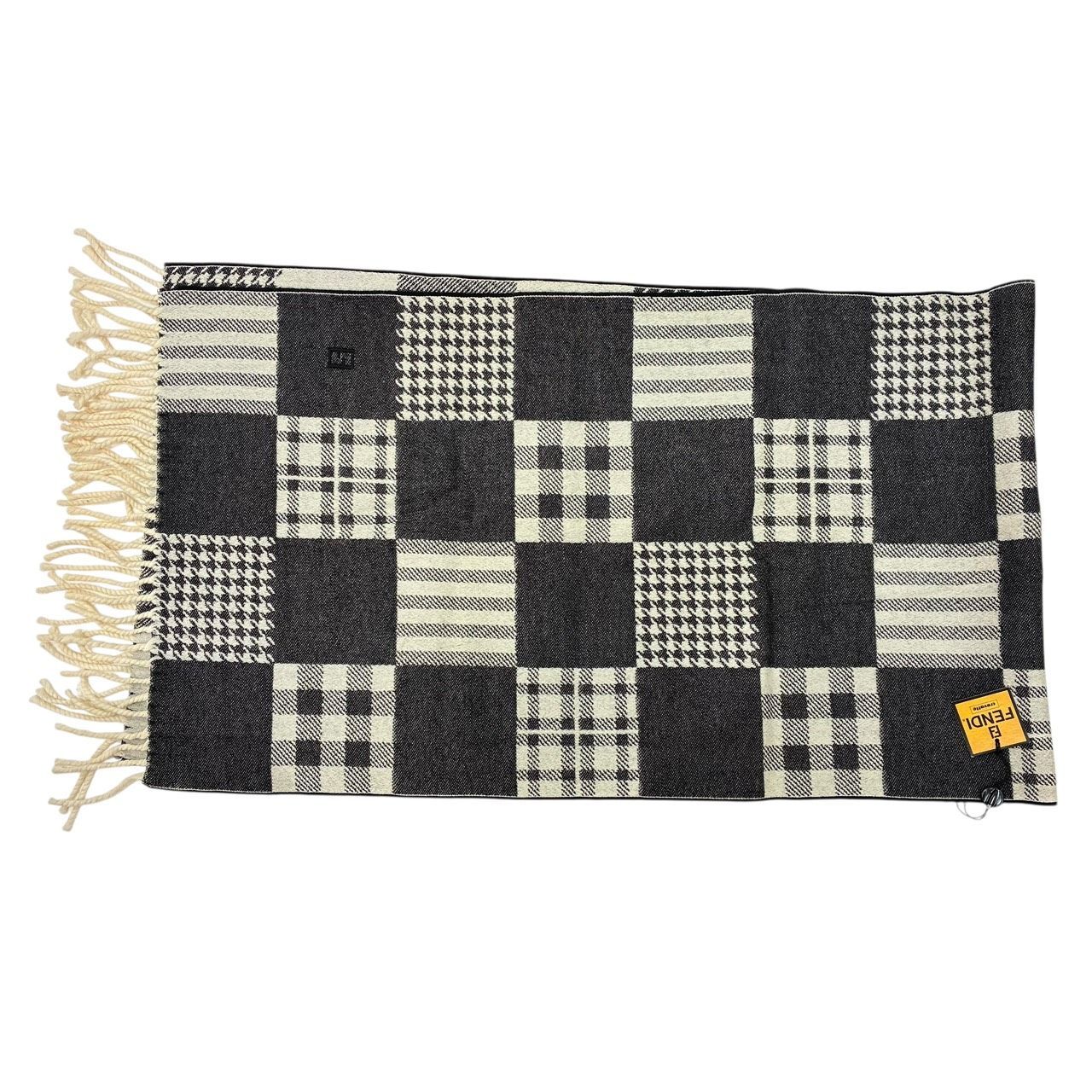新品未使用タグ付き　FENDI チェック柄マフラーイタリア製ウール タグ付き未使用品 FENDI フェンディ ウール マフラー チェック柄 千鳥