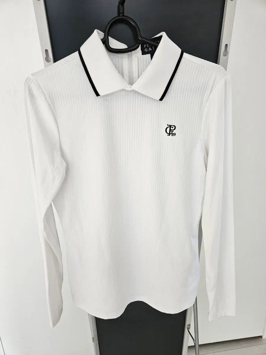 ペリーゲイツ 白 長袖 ネック Tシャツ