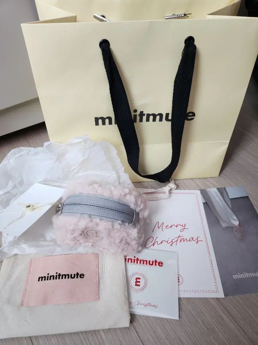 MINITMUTE パウダーピンク Shearling キーホルダー