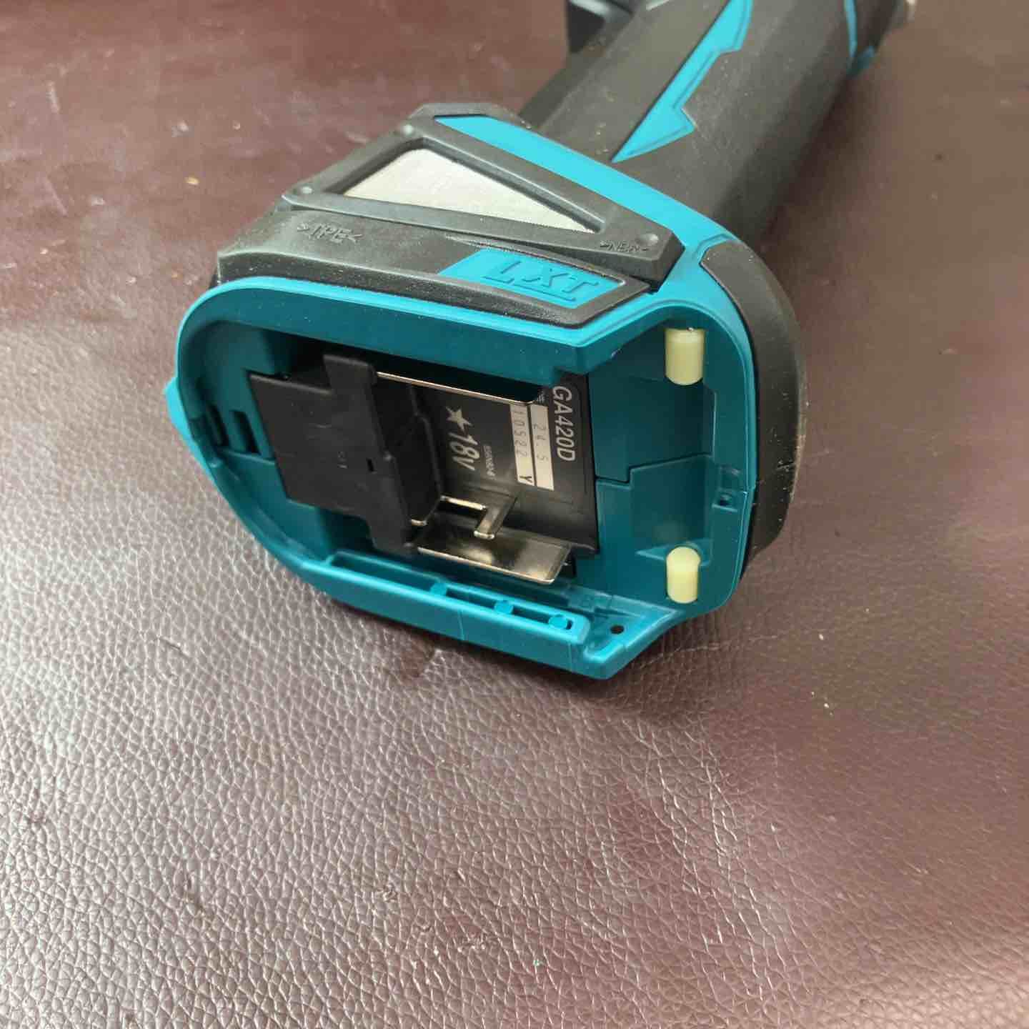  店頭 マキタ makita 100 mmコードレスディスクグラインダ GA 420 DZ グラインダー 研磨機