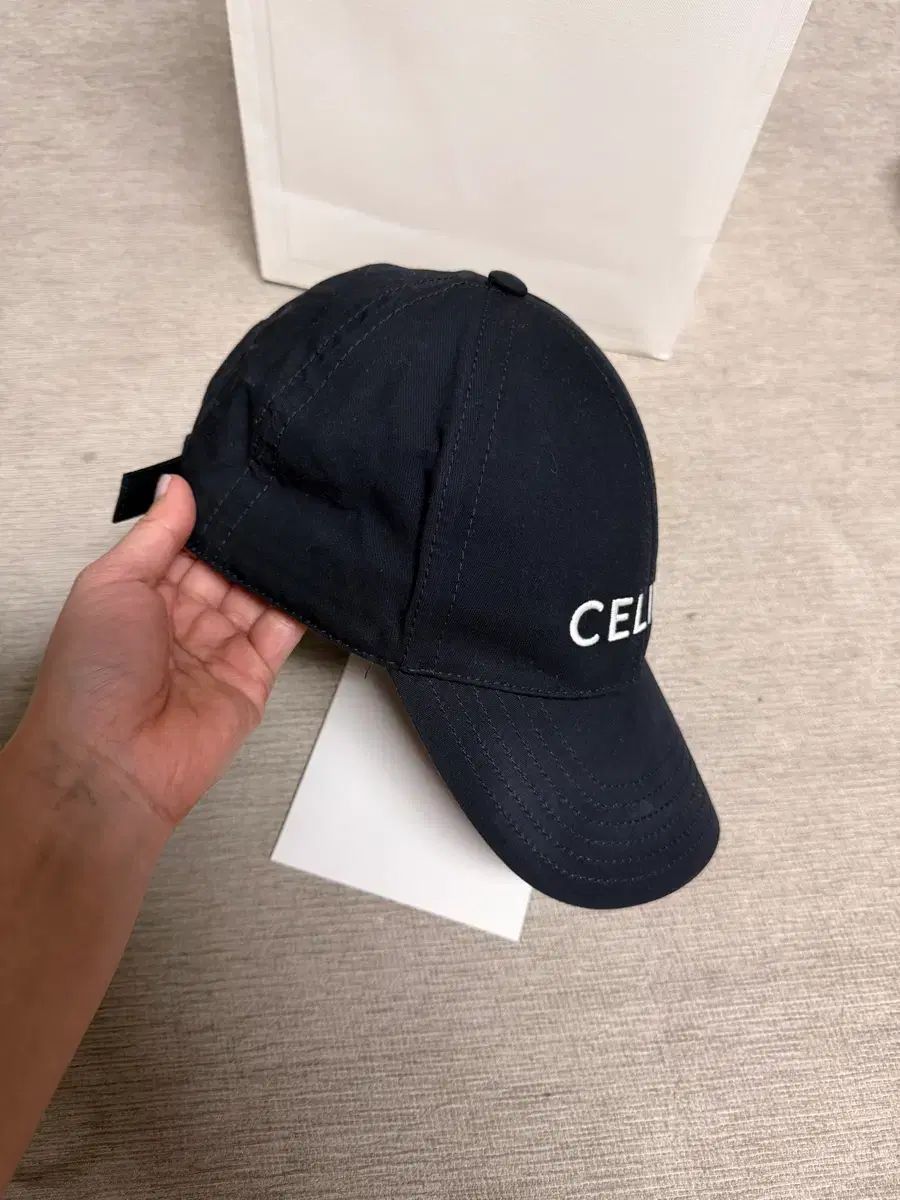 Celine セリーヌ ベースボールキャップ M - メルカリ