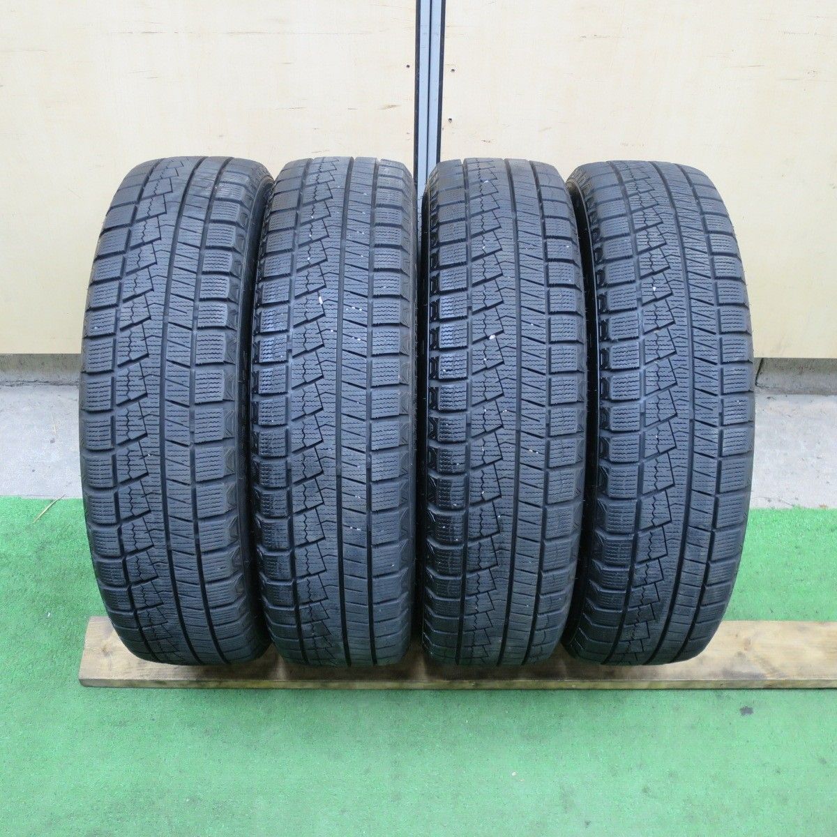  キレイ 22年 スタッドレス 155 65 R 14 ネクセン ウィンガード ice 2 WH 42 VS シェイクダウン 14インチ PCD 100 4 H ス 14インチ タイヤ ホイールセット