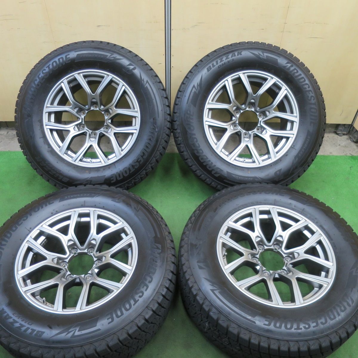 バリ溝 21年 キレイ 9 5分 スタッドレス 265 65 R 17 ブリヂストン ブリザック DM V 3 KAZERA H 301 カゼラ 17インチ PCD 139 7 6 ス