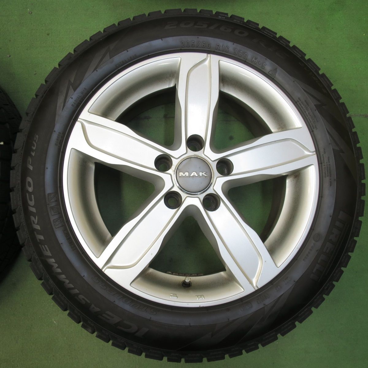 バリ溝 綺麗 8.5分☆アウディ等 MAK シュタッド 235/65R17 