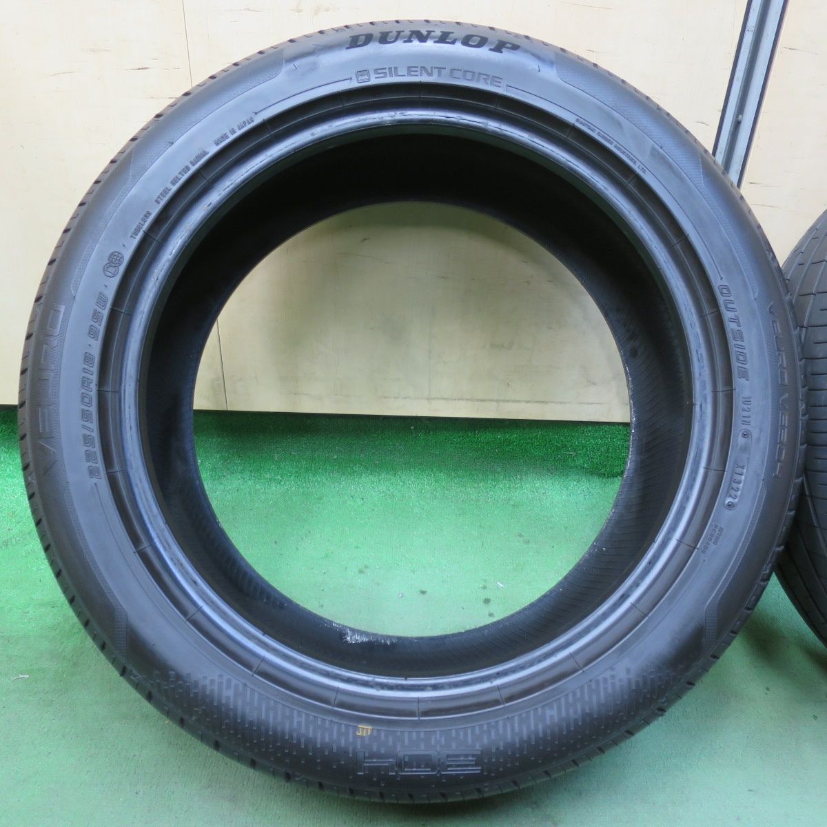  バリ溝 22年 9 5分 225 50 R 18 ダンロップ VEURO VE 304 タイヤ 18インチ C HR カローラ クロス ヴェゼル オデッセイ 等 5112210イノタ 18インチ サマータイヤ ノーマルタイヤ