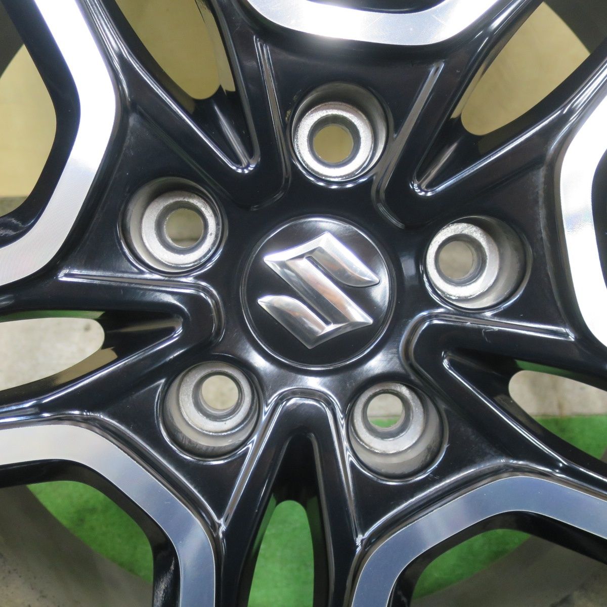 バリ溝！9.5分☆スズキ ZC33S スイフト スポーツ 純正 195/45R17