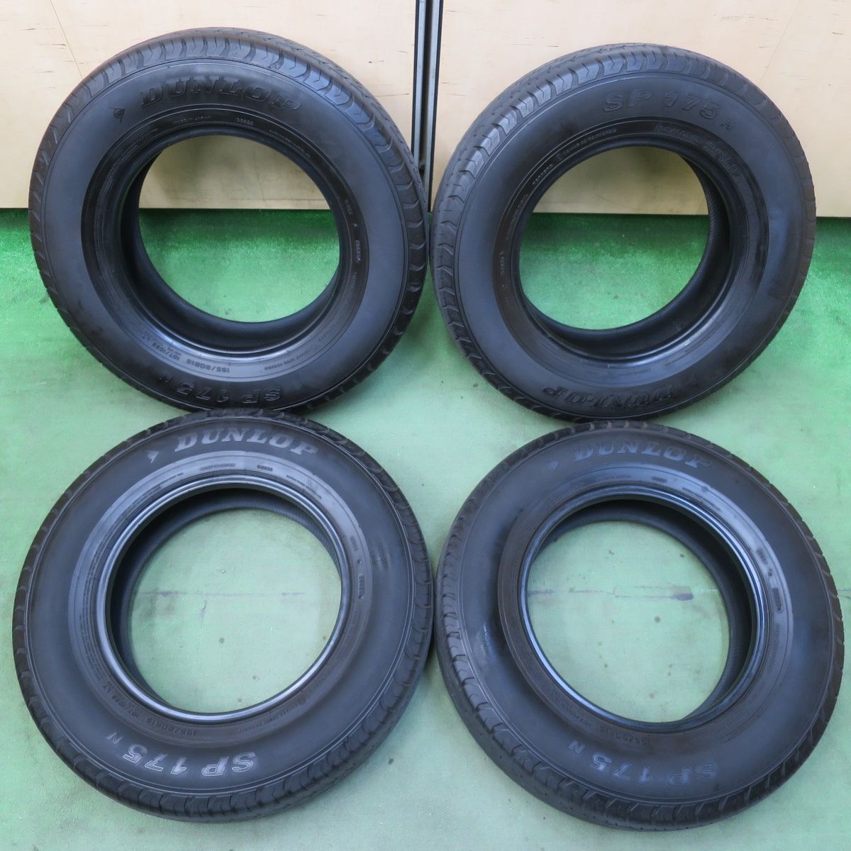 バリ溝 25年 9 5分 195 80 R 15 107 105 S ダンロップ SP 175 N タイヤ 15インチ ハイエース キャラバン 等 5112212イノタ